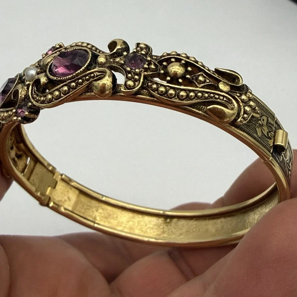Vintage Avon 1974 Queensbury Victorian Purple Amethyst Glass Hinged Bracelet 7